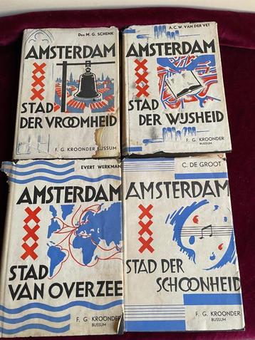 4 boekjes over Amsterdam. beschikbaar voor biedingen