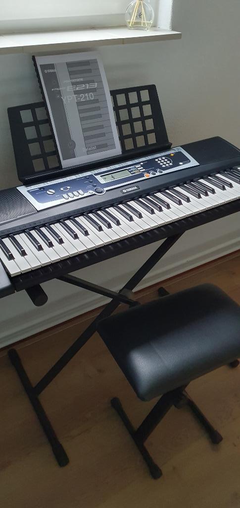 Yamaha PSR-E213 YPT-210 midi piano keyboard, Muziek en Instrumenten, Keyboards, Gebruikt, 61 toetsen, Yamaha, Midi-aansluiting