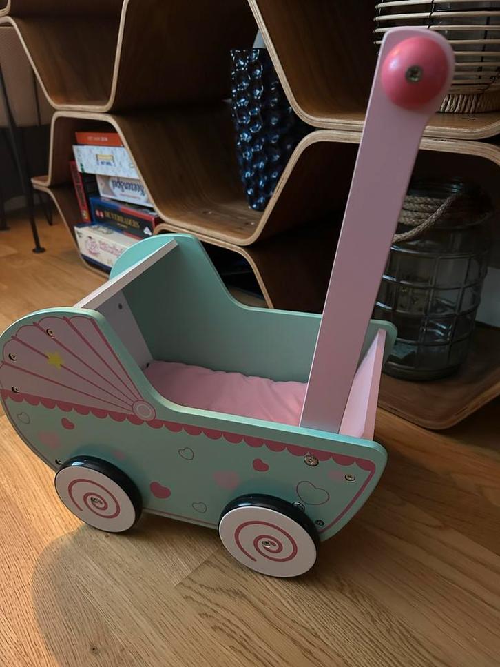 Houten poppenwagen - Leuk speelgoed!, Kinderen en Baby's, Speelgoed | Overig, Zo goed als nieuw, Meisje, Ophalen of Verzenden