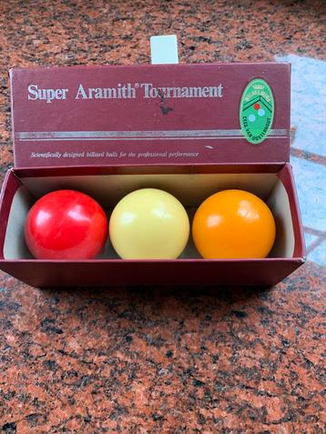 Super Aramith Tournament Biljartballen beschikbaar voor biedingen