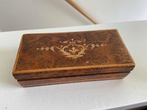 Oud antiek houten doosje postzegeldoosje walnoten hout inleg, Antiek en Kunst, Curiosa en Brocante, Ophalen of Verzenden