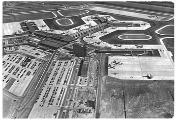 964738	Schiphol	1967 Amsterdam 	 Nette oude kaart onbeschrev beschikbaar voor biedingen