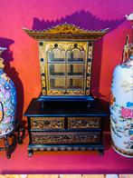 Chinese Indische Peranakan vitrinekast op ladekast, Antiek en Kunst, Antiek | Meubels | Kasten, Ophalen of Verzenden
