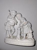 Antiek Porseleinen Beeldje: Jongen, Meisje en Hond, Antiek en Kunst, Ophalen of Verzenden