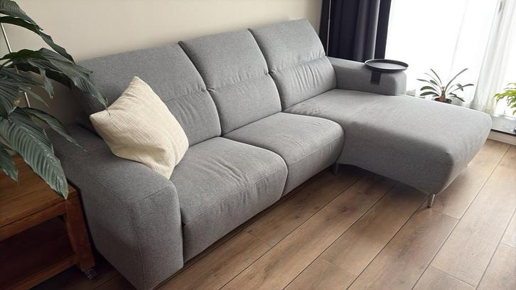 Montel Grijze hoekbank met chaise longue - ZGAN!, Huis en Inrichting, Banken | Sofa's en Chaises Longues, Zo goed als nieuw, Vierpersoons of meer