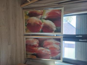 2 ingelijste poster schilderijen  beschikbaar voor biedingen