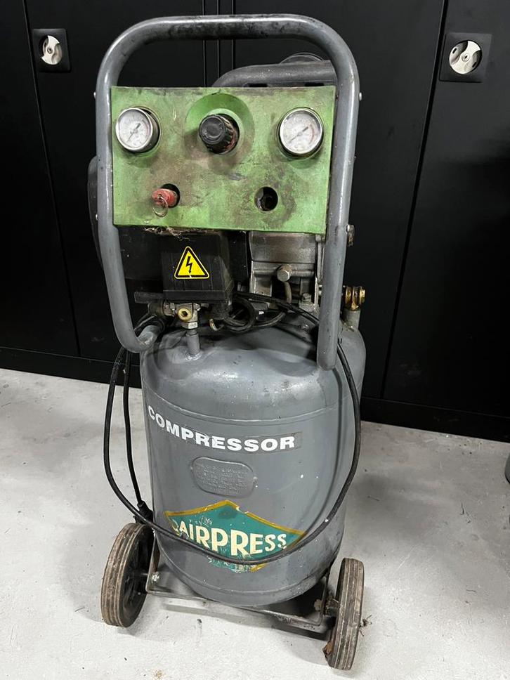 Airpress compressor 230v 50liter, Doe-het-zelf en Verbouw, Compressors, Gebruikt, 6 tot 10 bar, 25 tot 100 liter, 200 tot 400 liter/min