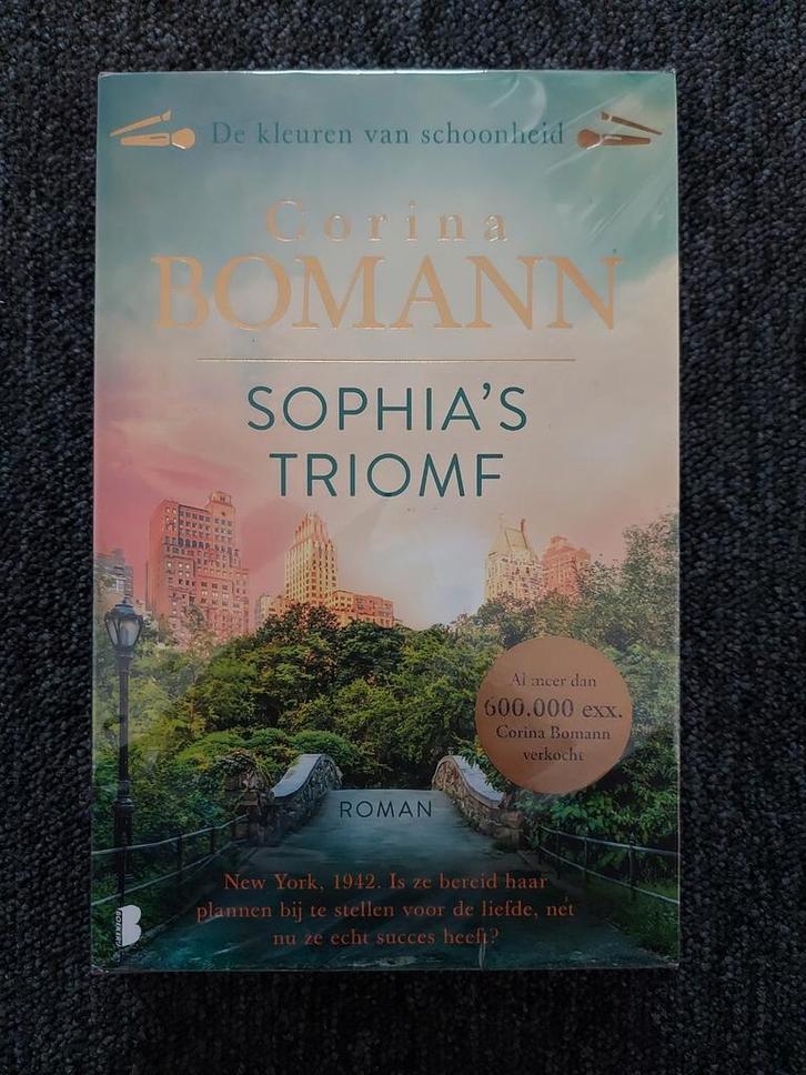 Sophia's Triomf - Corina Bomann, Boeken, Romans, Zo goed als nieuw, Nederland, Ophalen of Verzenden
