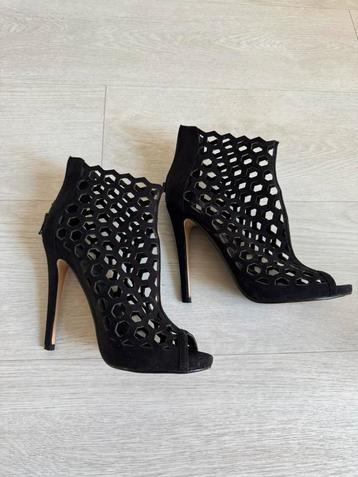 High heeled shoes (39) beschikbaar voor biedingen