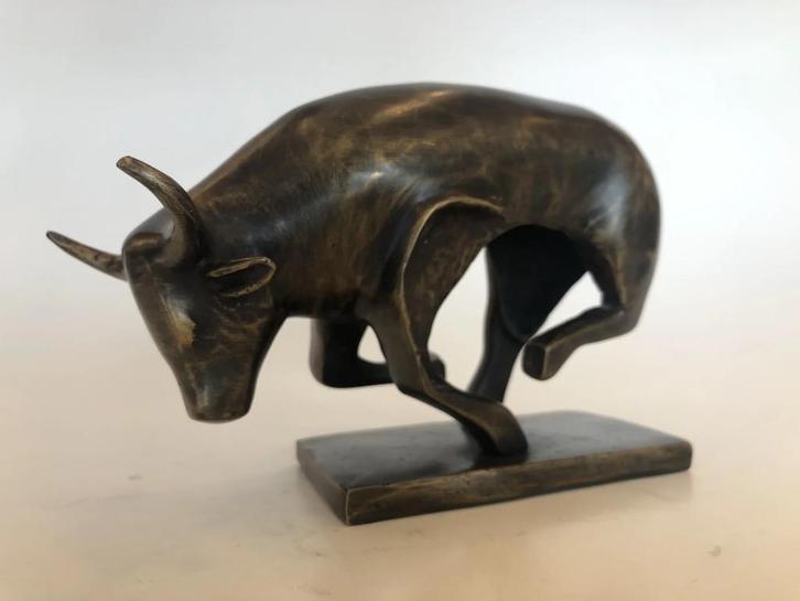 Aanstormende stier Bronzenbeelden-winkel echt brons, Antiek en Kunst, Kunst | Beelden en Houtsnijwerken, Ophalen of Verzenden