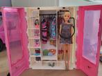 Barbie met kledingkast en accessoires, Ophalen, Zo goed als nieuw, Toebehoren