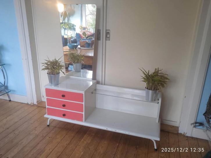 roze kaptafel spiegeltafel jaren 50 60. Eyecatcher pur sang., Antiek en Kunst, Antiek | Meubels | Tafels, Ophalen