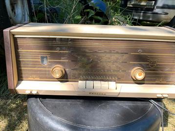 Phillips oude radio  beschikbaar voor biedingen