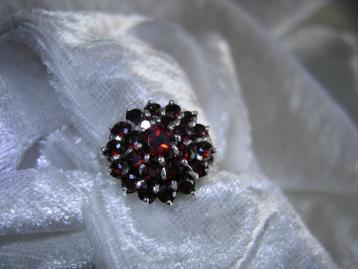Mooie Ronde Zilveren Ring met Granaatjes - diverse maten beschikbaar voor biedingen