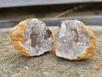Mooie kwartsgeode beschikbaar voor biedingen