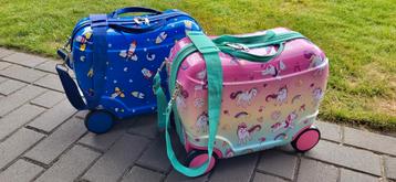 2 koffers voor 15 euro beschikbaar voor biedingen