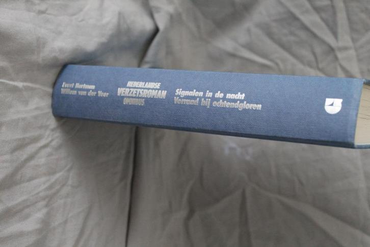 Nederlandse Verzetsroman Omnibus - v.d. Veer & Hartman, Boeken, Overige Boeken, Zo goed als nieuw, Ophalen