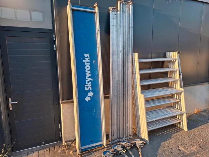 Skyworks professionele rolsteiger 135x305, WH 8,2 mtr., Doe-het-zelf en Verbouw, Steigers, Zo goed als nieuw, Rolsteiger of Kamersteiger