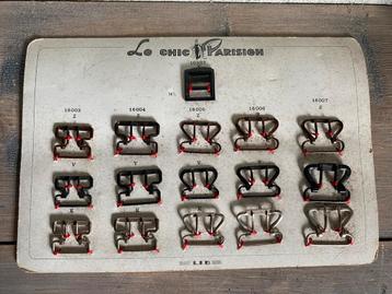 verschillende modellen gespen van het merk "Le Chic Parisign beschikbaar voor biedingen