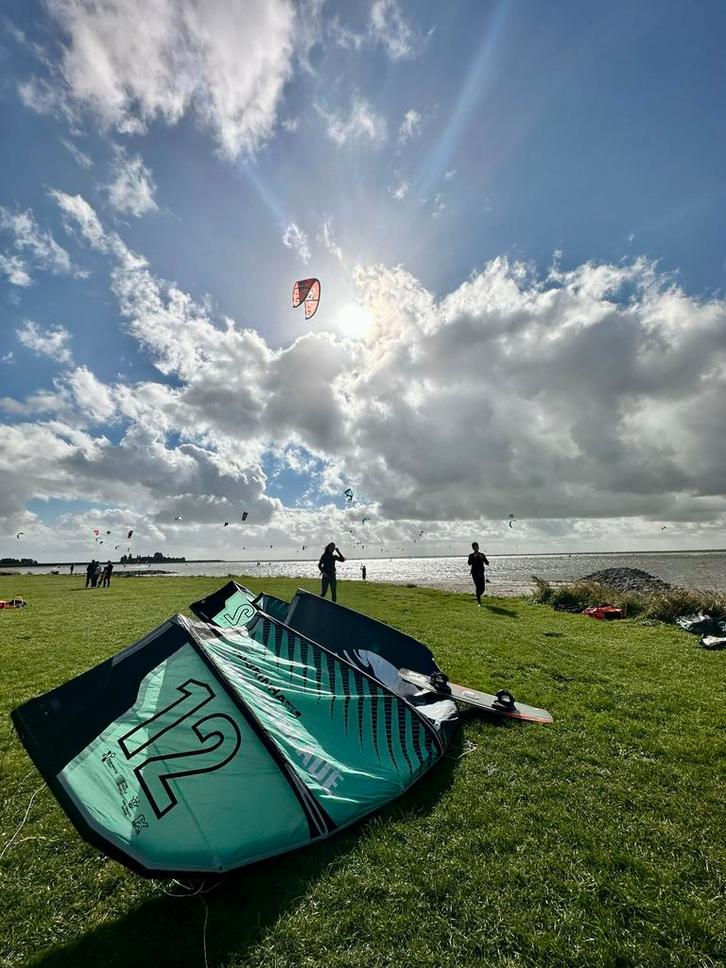 Cabrinha switchblade 9&12 2022/21 met bar, Watersport en Boten, Kitesurfen, Zo goed als nieuw, Kitesurf-set, 9 m², Geen board