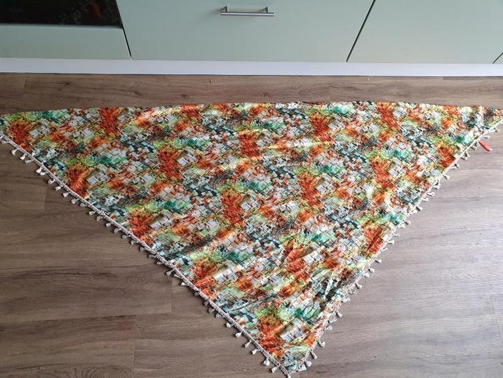 bewiched sjaal oranje, Kleding | Dames, Mutsen, Sjaals en Handschoenen, Nieuw, Sjaal, Maat 46/48 (XL) of groter, Ophalen of Verzenden