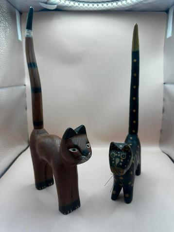 Set van 2 handgesneden houten katten – folk art decoratie beschikbaar voor biedingen