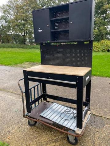 werkbank met houten werkblad en achterwand/opstand beschikbaar voor biedingen