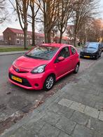 Toyota Aygo 1.0 12V Vvt-i 3DRS MMT 2006 Rood, Auto's, Toyota, Voorwielaandrijving, Zwart, 765 kg, 4 stoelen