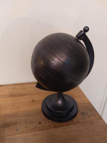 Vintage Wereldbol Decoratie beschikbaar voor biedingen