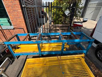 Zware rollenbaan bandzaagmachine beschikbaar voor biedingen