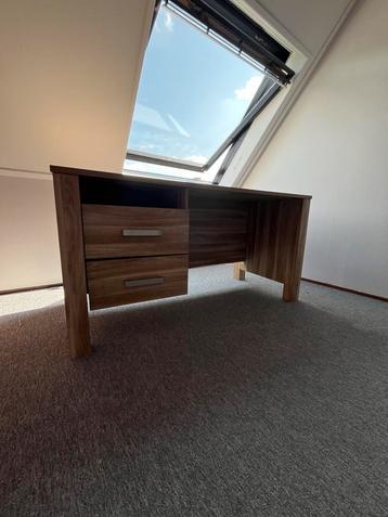 Bureau moet voor 19 september weg!!! beschikbaar voor biedingen