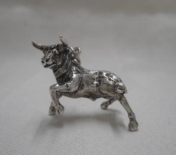 Zilveren massieve hanger stier nr.845 beschikbaar voor biedingen