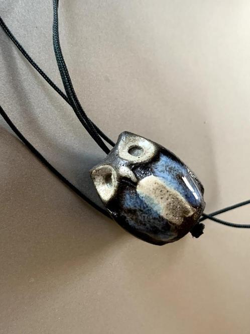 Kettinghanger stenen uiltje, keramiek, handmade, aan snoer, Sieraden, Tassen en Uiterlijk, Kettinghangers, Nieuw, Overige materialen
