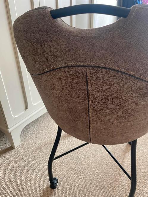 Eetkamerstoelen met wieltjes 5x, bruin, Huis en Inrichting, Stoelen, Zo goed als nieuw, Vier, Bruin, Ophalen