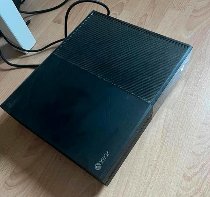 XBOX ONE, Spelcomputers en Games, Spelcomputers | Xbox One, Gebruikt, Xbox One, 500 GB, Met 2 controllers, Met games, Ophalen of Verzenden