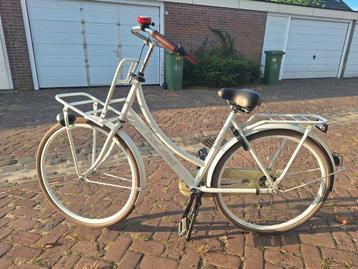 28 inch meisjesfiets, Cumberland, wit beschikbaar voor biedingen