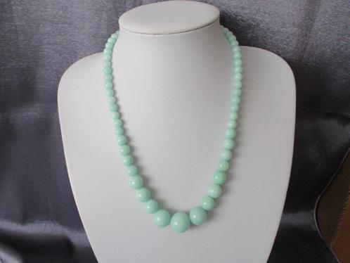 Halsketting van lichtgroene Jade, Sieraden, Tassen en Uiterlijk, Kettingen, Nieuw, Steen of Mineraal, Groen, Verzenden