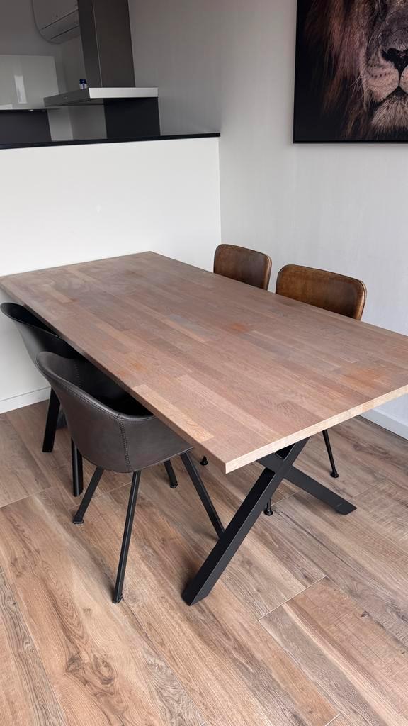 Mooie houten eettafel met metalen onderstel, Huis en Inrichting, Tafels | Eettafels, Gebruikt, 100 tot 150 cm, 150 tot 200 cm