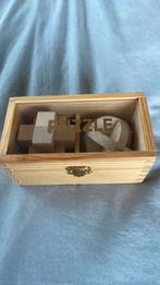 2 houten puzzels met uitleg en doosje, Ophalen of Verzenden, Minder dan 500 stukjes, Zo goed als nieuw, Rubik's of 3D-puzzel