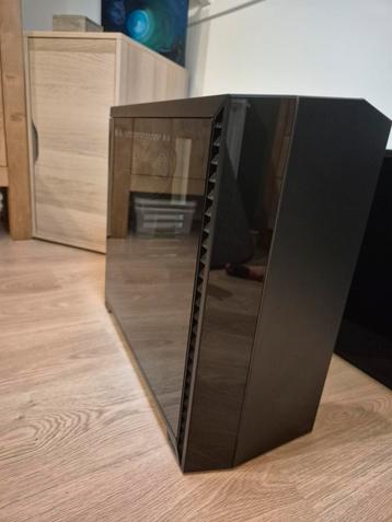 Fractal Vector RS Tempered Glass in goede staat beschikbaar voor biedingen
