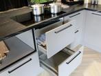 Ruime (schier)eilandkeuken met Atag en Liebherr apparatuur, Ophalen, Overige materialen, Overige typen, Grijs