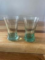 2 mondgeblazen drinkglazen groen transparant glas, Ophalen of Verzenden, Zo goed als nieuw