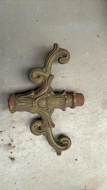 Gietijzeren ornament beschikbaar voor biedingen