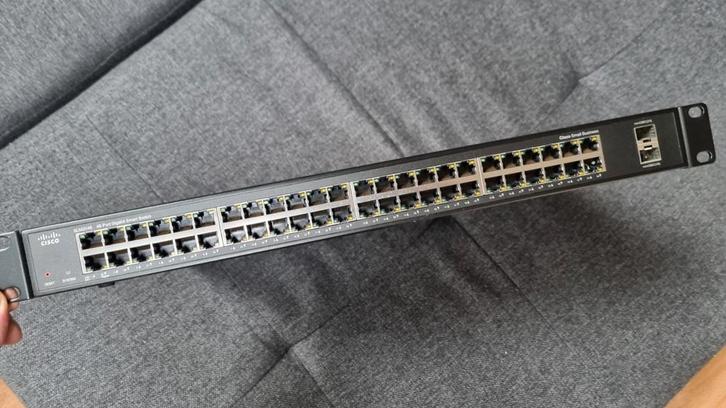 Cisco Switch - 48 Port Gigabit - Betrouwbaar Netwerk, Computers en Software, Netwerk switches, Gebruikt, Ophalen of Verzenden