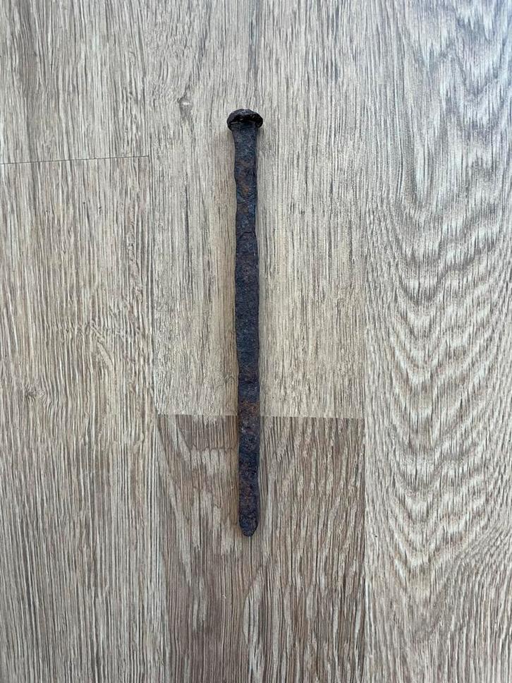 Oude Spijker - Gebruikt  19 cm !, Doe-het-zelf en Verbouw, IJzerwaren en Bevestigingsmiddelen, Gebruikt, Spijkers, 100 tot 250 mm