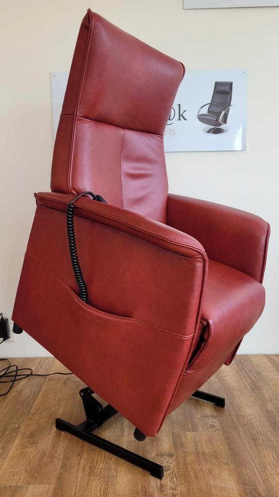 Sta op stoel van de Toekomst bij Zitgemak in joure, Huis en Inrichting, Fauteuils, Zo goed als nieuw, Leer, 50 tot 75 cm, 75 tot 100 cm