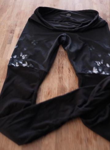 ALO wetlook butterfly yoga legging beschikbaar voor biedingen