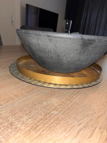 Schaal/Mand van Steen of Aardewerk beschikbaar voor biedingen