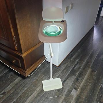 Loeplamp van FYSIC beschikbaar voor biedingen