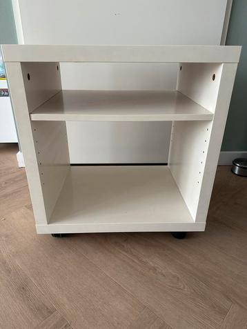 Ikea, kastje met 1 plank en wieltjes Gebruikt, zie foto beschikbaar voor biedingen